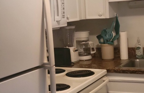 Discovery Bay Condo | Cozy Garden Unit in Lucaya area is a 2 minute walk to the spectacular beach.