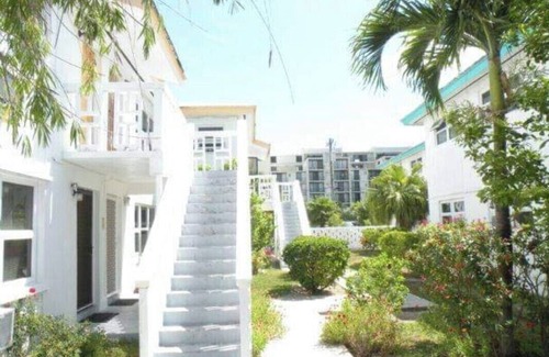 Discovery Bay Condo | Cozy Garden Unit in Lucaya area is a 2 minute walk to the spectacular beach.