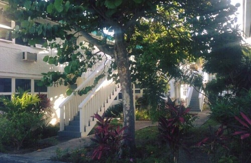 Discovery Bay Condo | Cozy Garden Unit in Lucaya area is a 2 minute walk to the spectacular beach.
