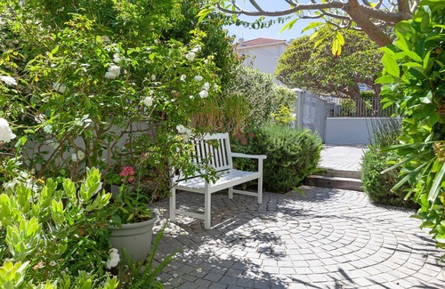 Cape Town Cottage | Cozy Garden cottage, adjoining courtyard garden, private entrance