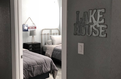 Lakehills House | Cozy Get Away in Texas