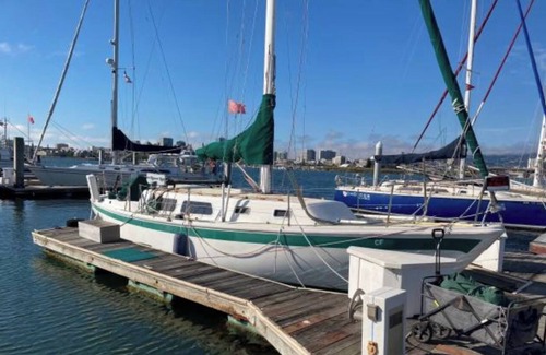 Sausalito Boat Rental | Cozy Getaway Aboard Intrepid – Relax and Unwind on the Water!