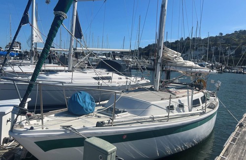Sausalito Boat Rental | Cozy Getaway Aboard Intrepid – Relax and Unwind on the Water!