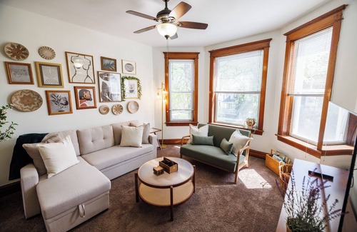 Chicago Apartment | Cozy Getaway Chicago Oasis in PortagePark 5 BD/3BR