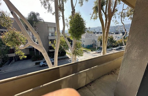 Beverly Grove Condo | Cozy getaway in West Hollywood Pad