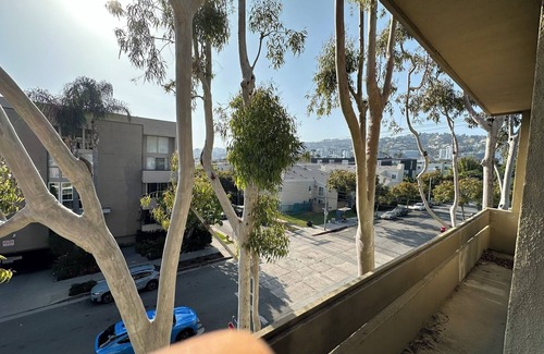 Beverly Grove Condo | Cozy getaway in West Hollywood Pad