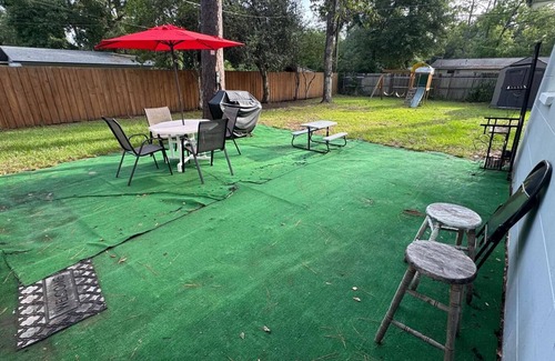 Springtree House | Cozy Getaway: Just 15 mins from UF & 20 mins to Celebration Pointe