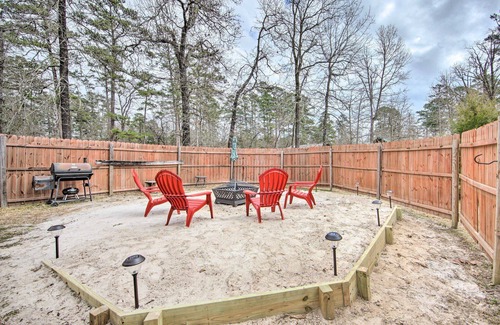 Jefferson Cottage | Cozy Getaway Near Lake O’ the Pines with Firepit & Pet-Friendly Bliss!