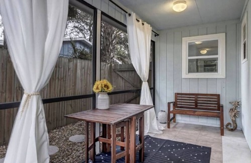 Jacksonville Beach House | Cozy Getaway - Close to Beach Fun and Mayo Clinic!