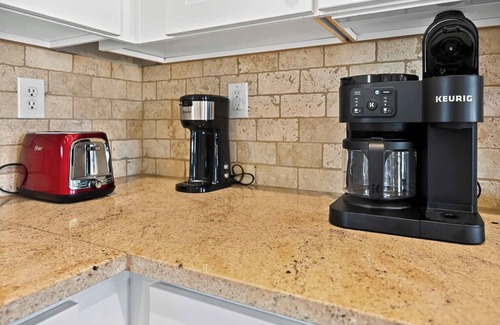 Horseshoe Bay West House | Cozy Getaway w/Hot Tub & Game Room