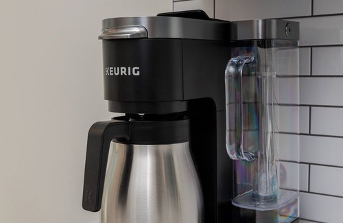 Puyallup House | Cozy getaway w/hot tub & yard between Seattle and Mt Rainier