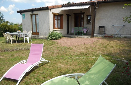 Saint-Haon-le-Chatel Cottage | Cozy gîte with pool and children's games in Saint-Haon-le-Châtel