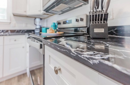 Dalton Apartment | Cozy Gray House - Spacious , Safe & Perfect for Families.