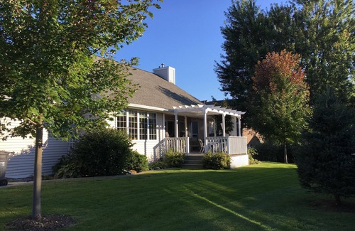 Allouez House | Cozy Green Bay home in quiet suburban neighborhood & minutes from Lambeau Field.