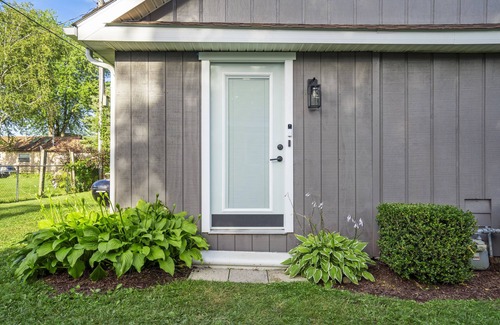 Lexington Cottage | Cozy Grey Cottage 500 ft to beach