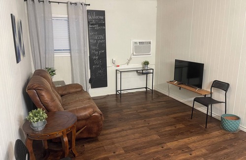 College Station Apartment | Cozy guest house 5min away from A&M. Fully equiped.