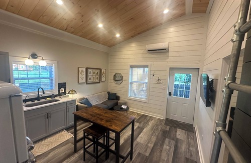 Clarksville House | Cozy Guest House in Clarksville