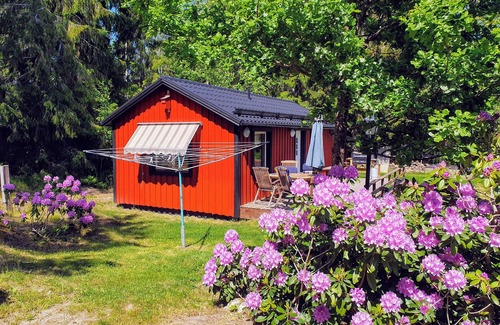 Ingaro Cabin | Cozy guest house on Ingarö in the Stockholm archipelago. Breakfast/bike/canoe .