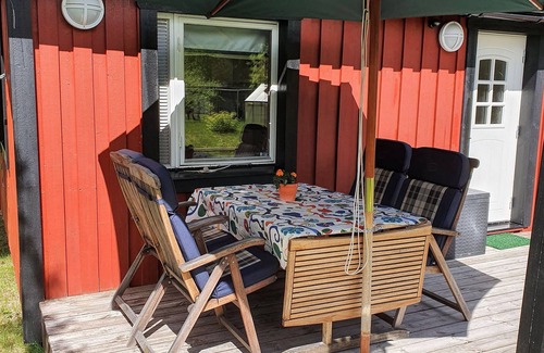 Ingaro Cabin | Cozy guest house on Ingarö in the Stockholm archipelago. Breakfast/bike/canoe .