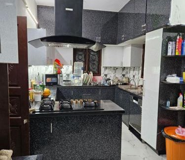 Mylapore Tiruvallikk House | Cozy Guest Room with shared kitchen and living in Chennai with Shared Facilities