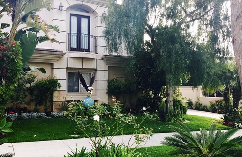 South Redondo House | Cozy Guest Suite one block from the beach