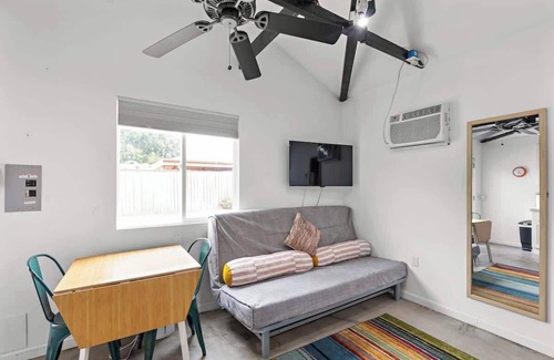 Pico - Robertson House | Cozy Guest Suite with Kitchenette Prime Location