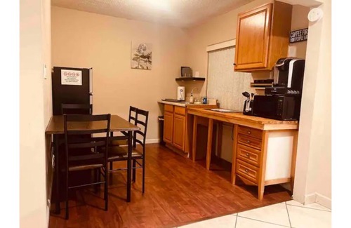 Midway Apartment | Cozy Guest Suite, your bridge to SD adventures.