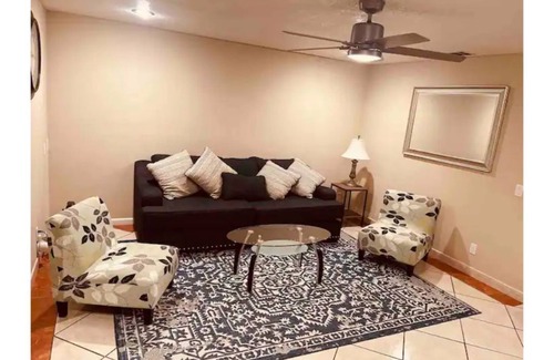 Midway Apartment | Cozy Guest Suite, your bridge to SD adventures.