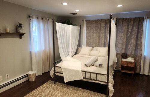 Colonia Bed & Breakfast | Cozy Guest Unit ideal for couples looking to Relax.