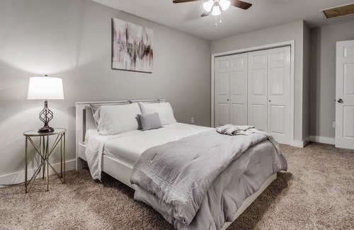 Pleasantville Area House | Cozy Guesthouse- 10 min from Downtown Houston!