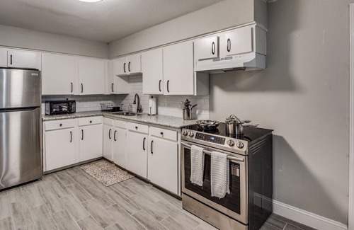 Pleasantville Area House | Cozy Guesthouse- 10 min from Downtown Houston!