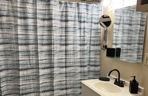 Compton House | Cozy Guesthouse* LAX*LGB* Beach