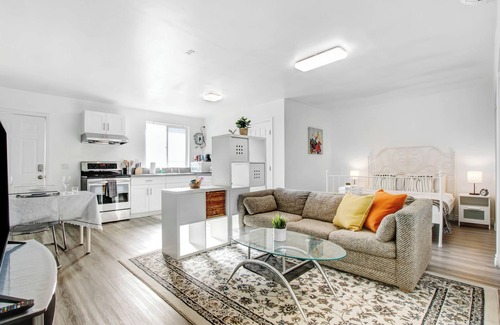 Alhambra Apartment | Cozy Guesthouse near Downtown Alhambra