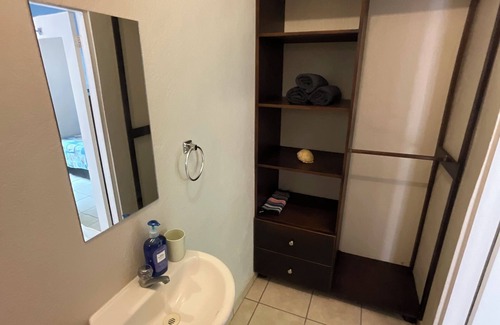 Coco Hotel | Cozy hotel with private bathrooms and shared kitchen, near the beach