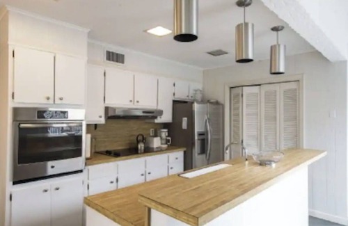 Napeague House | Cozy Hamptons Beach House 1 Block from the Beach!