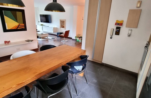 Lalinde Apartment | Cozy Haven in El Poblado, 100mb WiFi & 2 min to provenza.