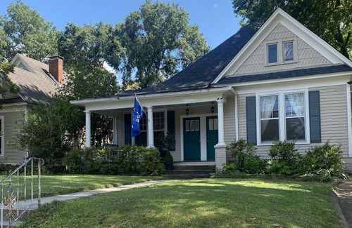 East Midtown House | Cozy Haven in the Heart of Memphis! Cute Victorian Duplex with Fenced Backyard
