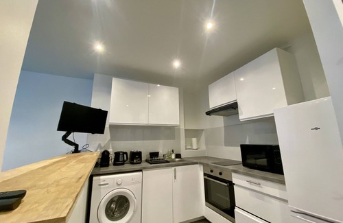 Saint-Mande Apartment | Cozy haven of peace ideal for a romantic stay