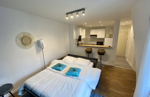 Saint-Mande Apartment | Cozy haven of peace ideal for a romantic stay