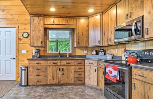 Shipshewana Cottage | Cozy Haven of Rest Home w/Amish Country Views!