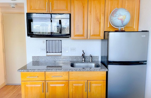Waikiki Condo | Cozy Hawaiian Monarch Condo by RedAwning