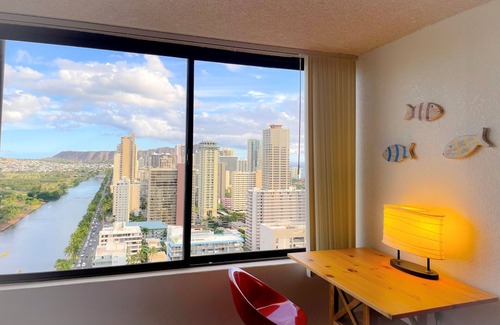 Waikiki Condo | Cozy Hawaiian Monarch Condo by RedAwning