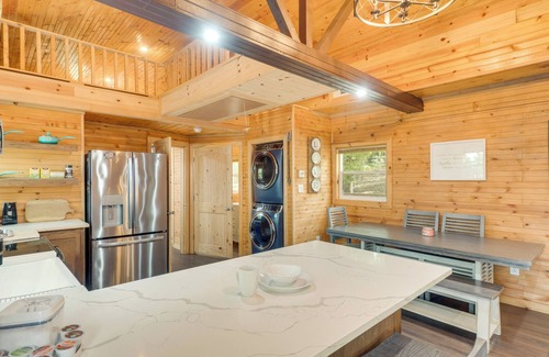 Hemphill Cabin | Cozy Hemphill Cabin w/Lake Views & Deck!