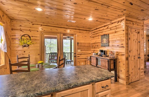 Hiawassee Cabin | Cozy Hiawassee Cabin w/Fire Pit & Mtn Views!