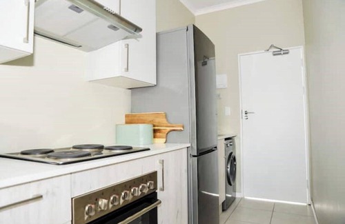 Greater Johannesburg Metropolitan Area Apartment | Cozy Hidden Gem in Midrand