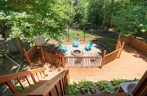 Fairfield Bay House | Cozy* Hideaway at Fairfield Bay- enjoy this cozy home with great outdoor space