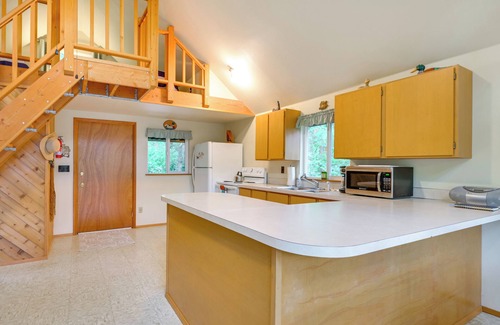 Longbranch Apartment | Cozy Hideaway on Key Peninsula w/ Serene Views!