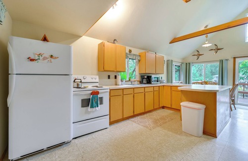 Longbranch Apartment | Cozy Hideaway on Key Peninsula w/ Serene Views!