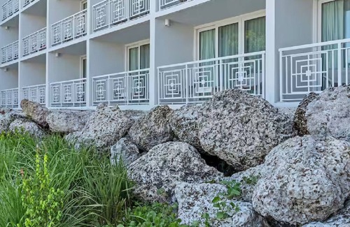 Rock Harbor Hotel | Cozy Hideaway w/Private Balcony & Poolside Relaxation in Key Largo