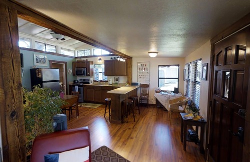 San Marcos Cabin | Cozy Hill Country Cabin in San Marcos, Texas
